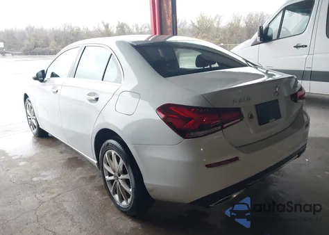 2020 Mercedes-Benz A 220 4Matic z USA, uszkodzony, nr VIN WDD3G4FB1LW040670